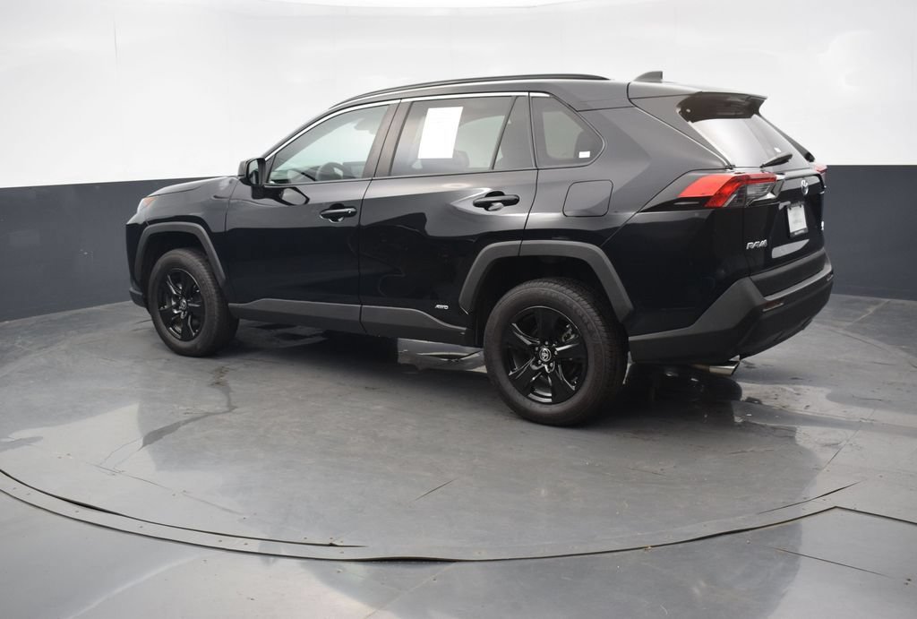 Used 2022 Toyota RAV4 LE AWD/4WD image 3