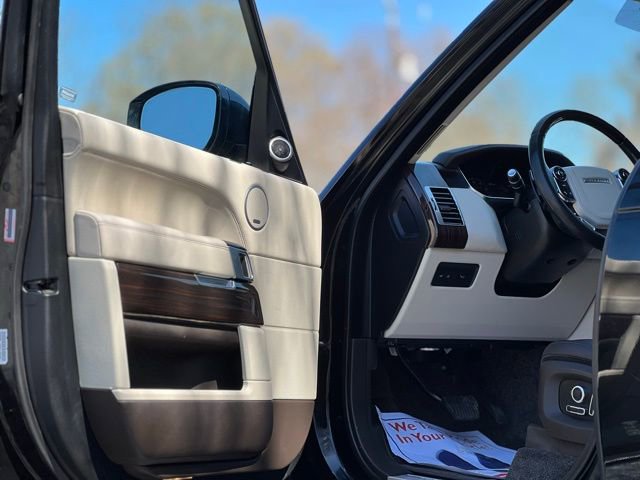 Used 2017 Land Rover Range Rover HSE image 9