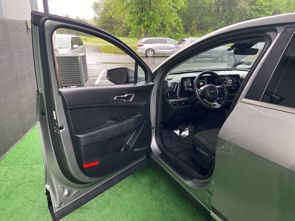 Used 2023 Kia Sportage LX AWD/4WD image 32
