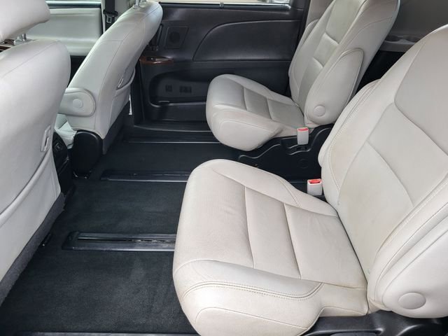Used 2017 Toyota Sienna Limited Premium image 23