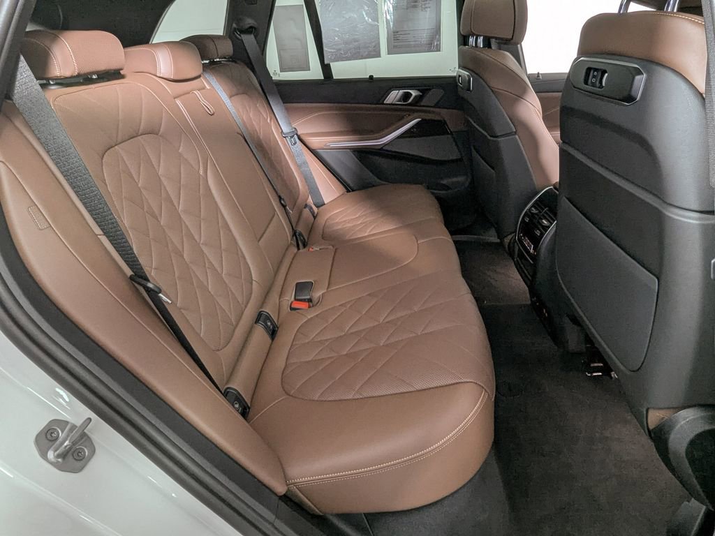 Used 2025 BMW X5 xDrive40i w/ Climate Comfort Package image 38