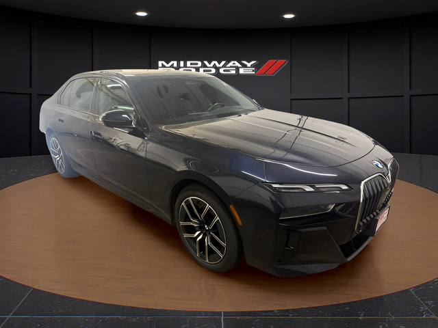 Used 2025 BMW 740i xDrive AWD/4WD video 1