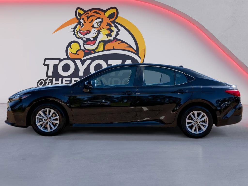 Used 2025 Toyota Camry LE image 8