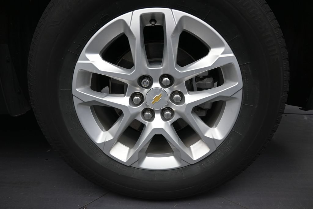 Used 2023 Chevrolet Traverse LS FWD image 10