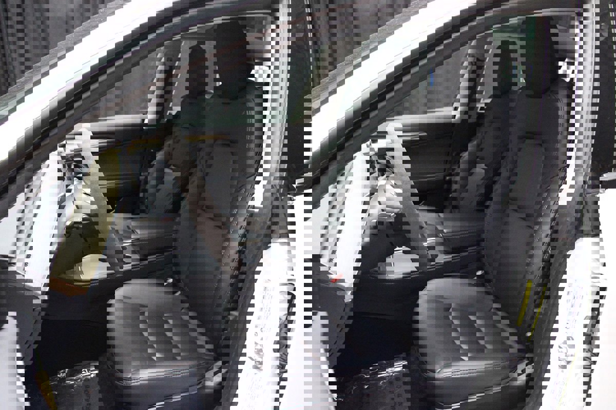 Used 2023 Tesla Model 3 Standard Range image 29