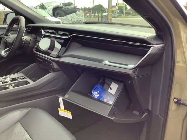 New 2026 Jeep Cherokee Overland w/ Trailer Tow Group image 41