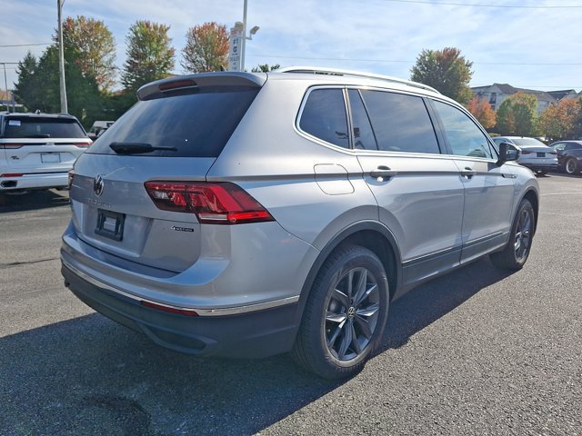 Used 2023 Volkswagen Tiguan SE w/ Panoramic Sunroof Package AWD/4WD image 9