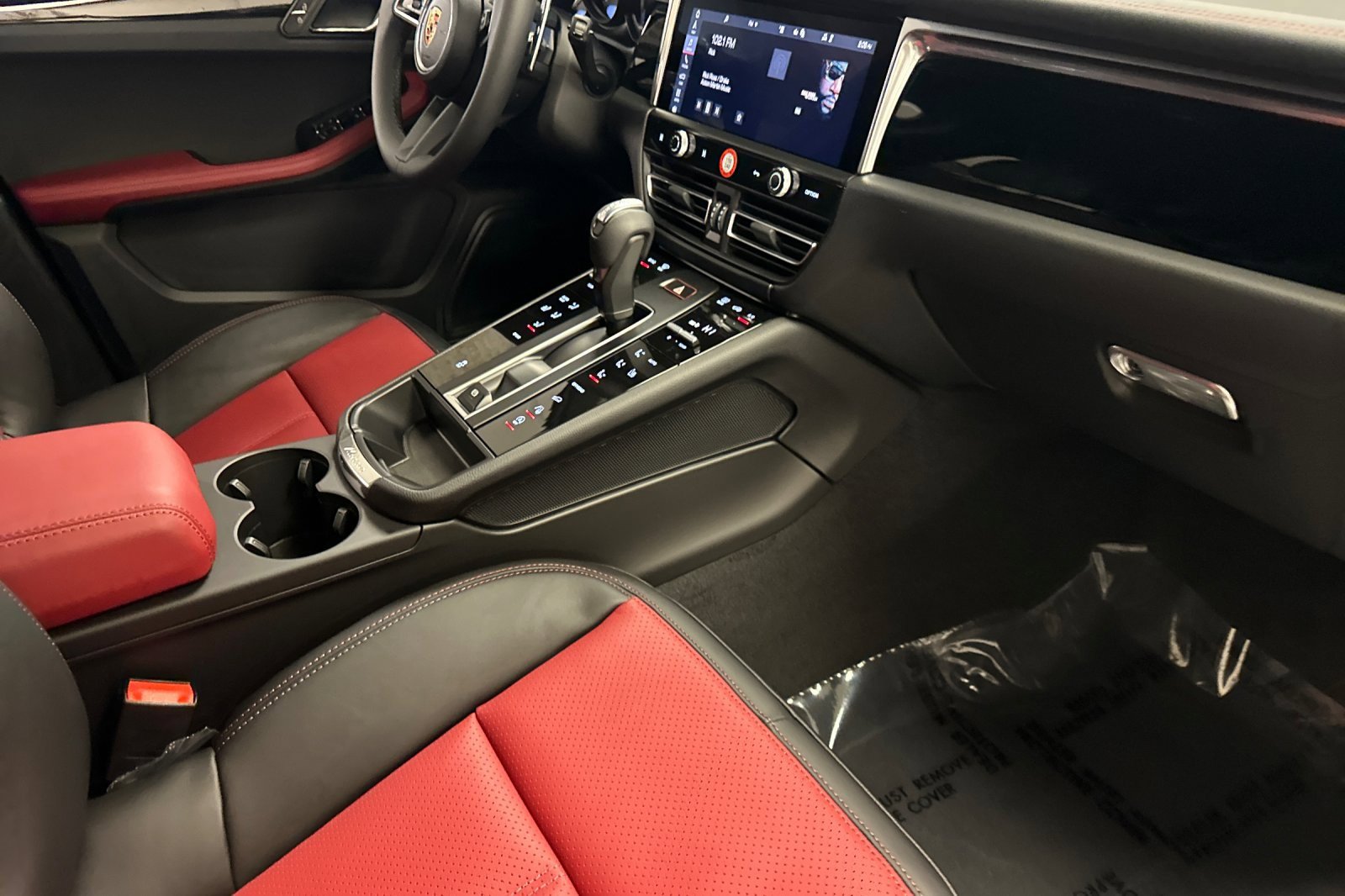 Used 2025 Porsche Macan image 17