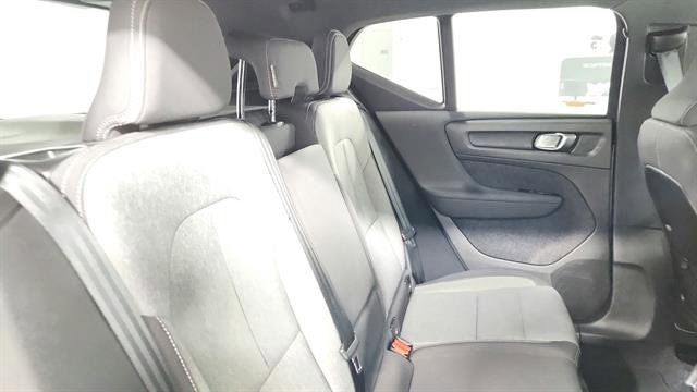 Used 2024 Volvo XC40 B5 Core image 28