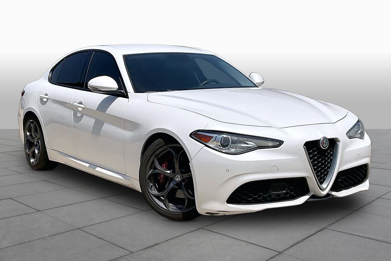 Used 2018 Alfa Romeo Giulia Ti Sport w/ Quick Order Package 22U Sport RWD image 2