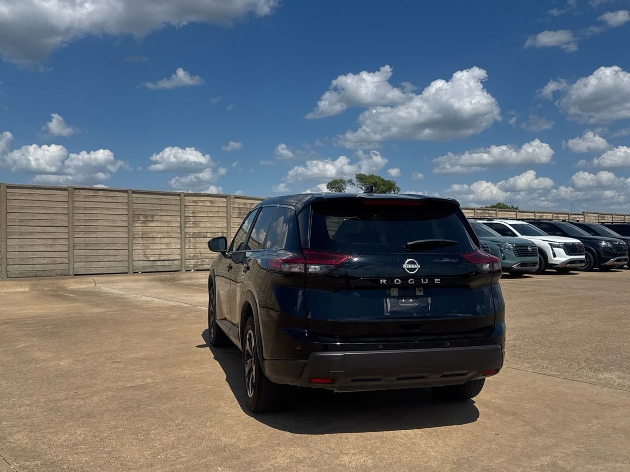 Certified 2025 Nissan Rogue SV FWD image 16