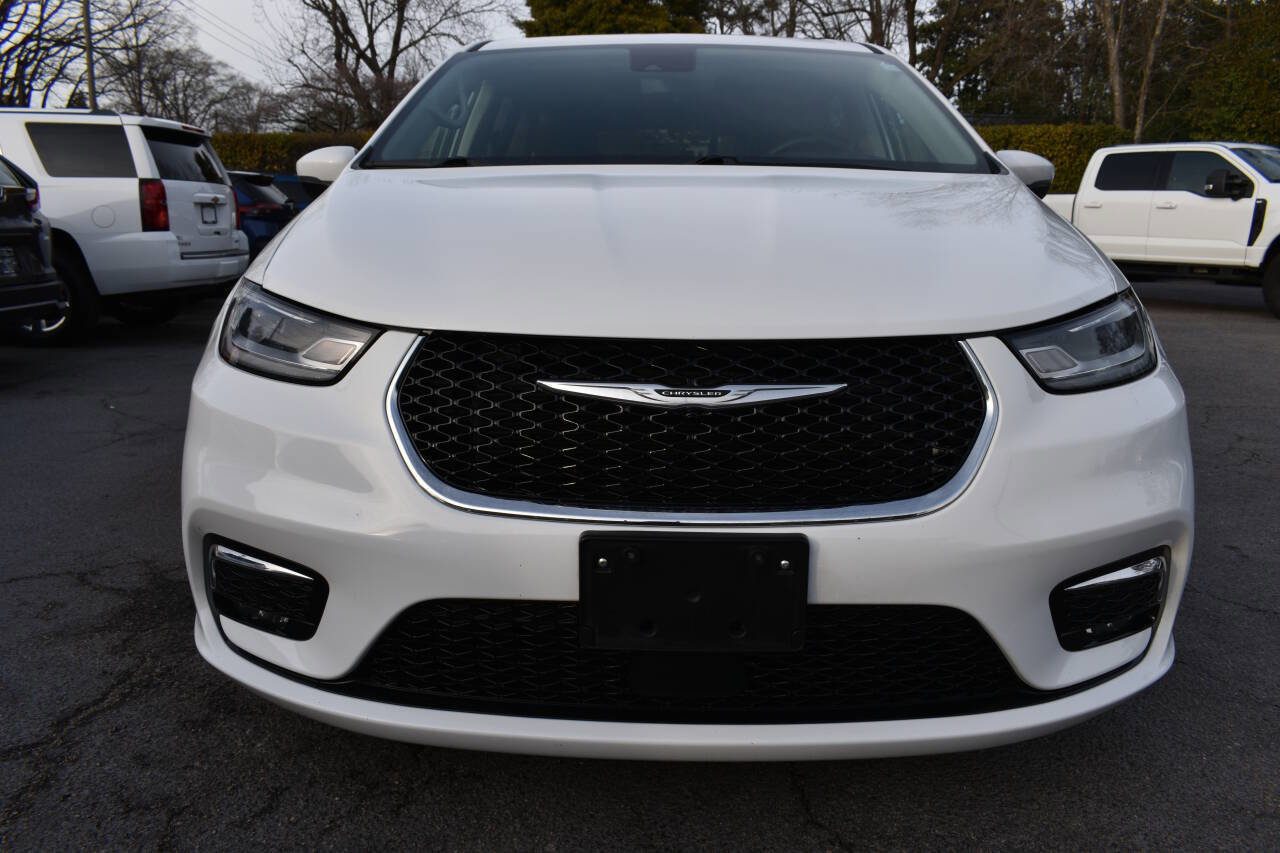 Used 2023 Chrysler Pacifica Touring-L image 5