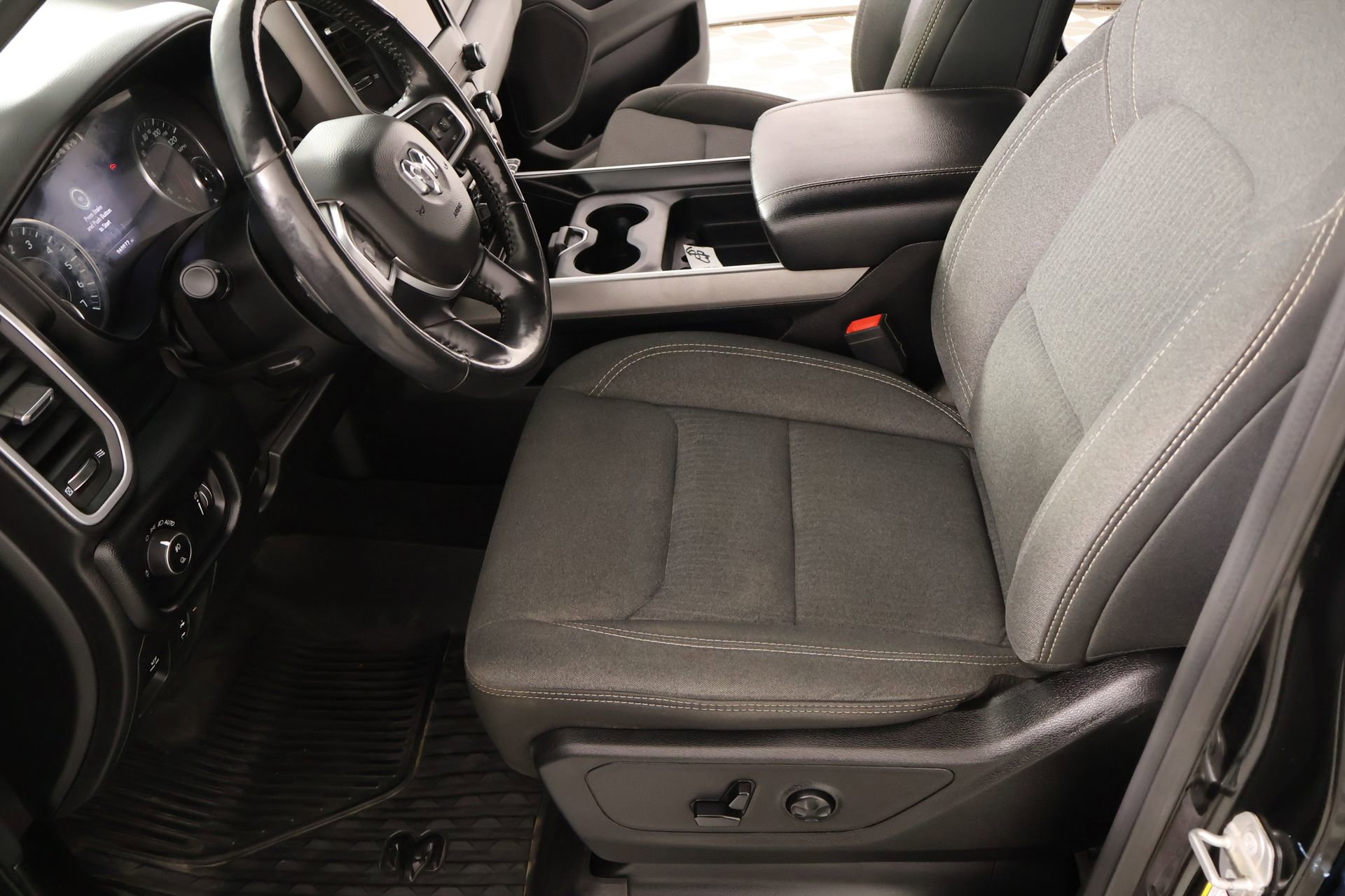 Used 2020 RAM 1500 Big Horn AWD/4WD image 11