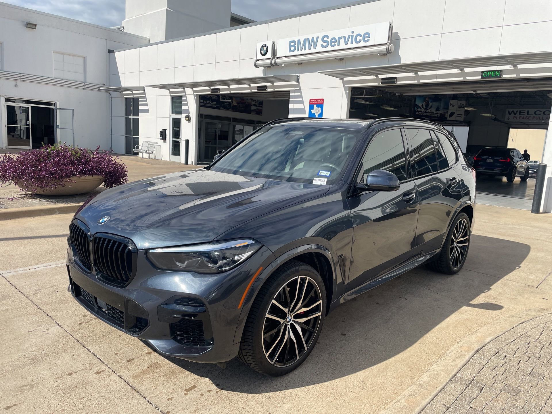 Used 2022 BMW X5 xDrive40i w/ M Sport Package