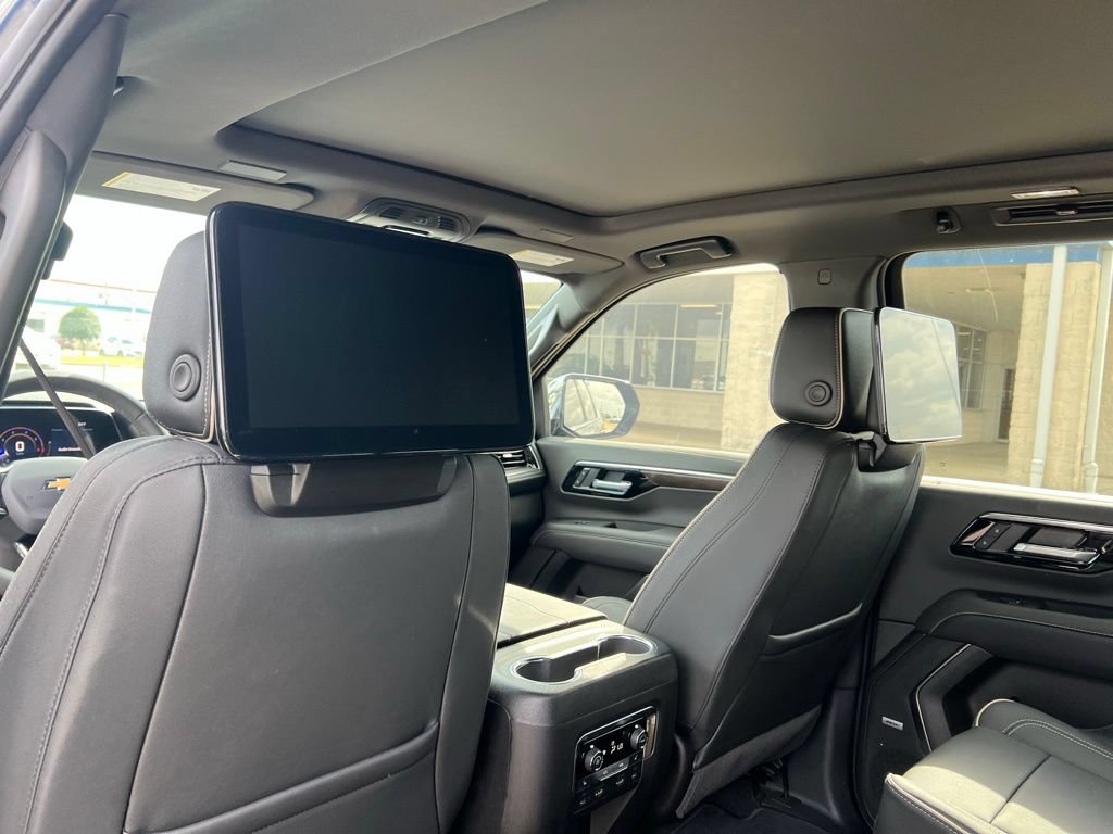 New 2026 Chevrolet Suburban Premier RWD image 29
