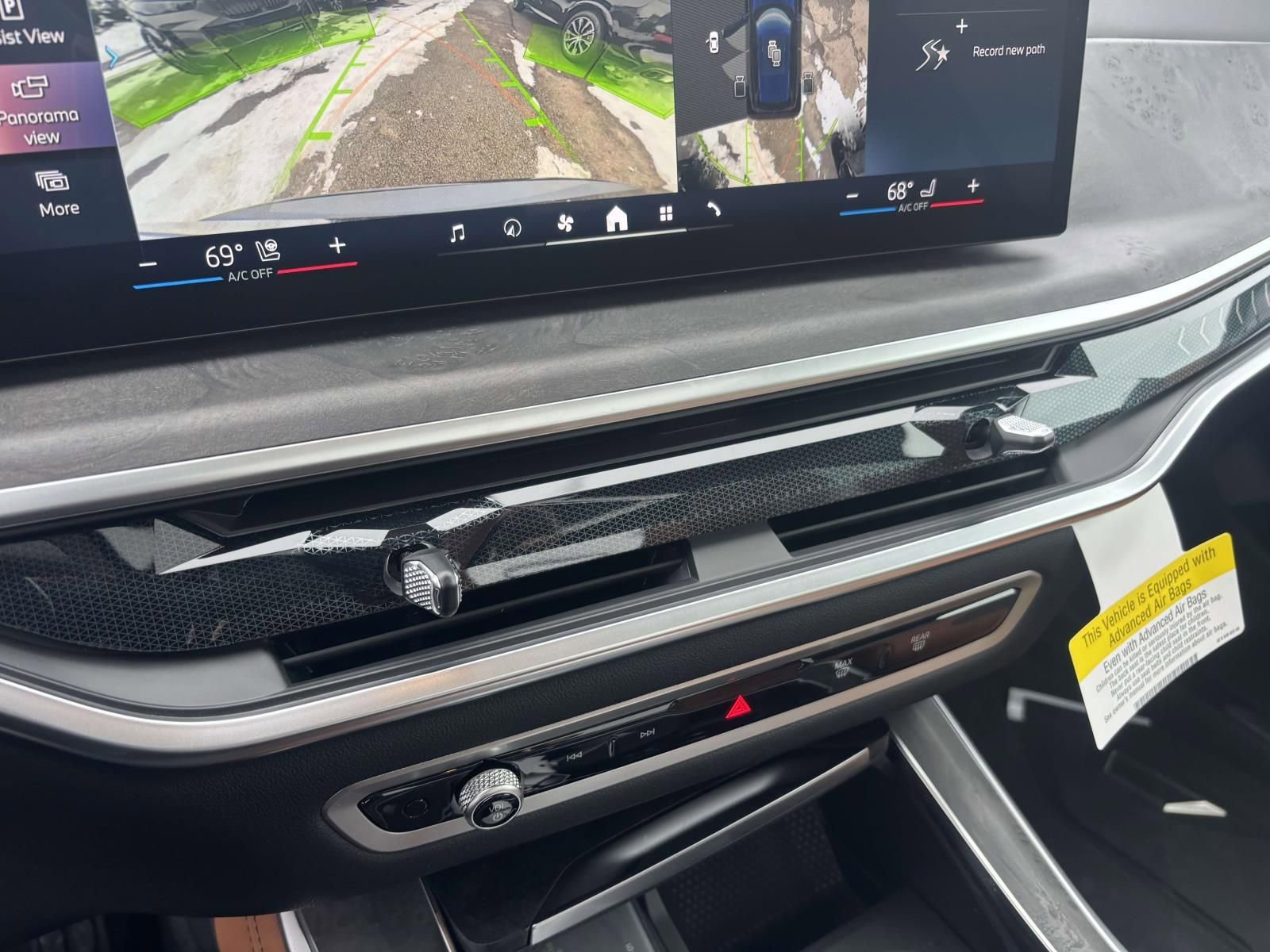 New 2026 BMW X5 xDrive40i w/ M Sport Package AWD/4WD image 21