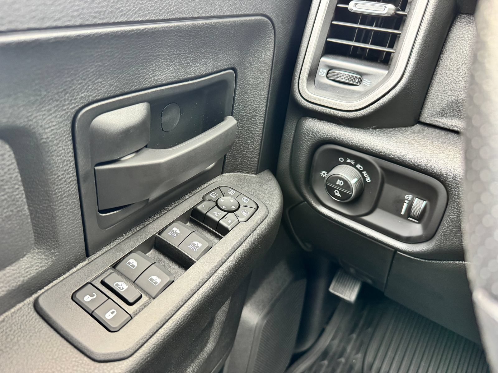 New 2026 RAM 2500 Tradesman AWD/4WD image 14