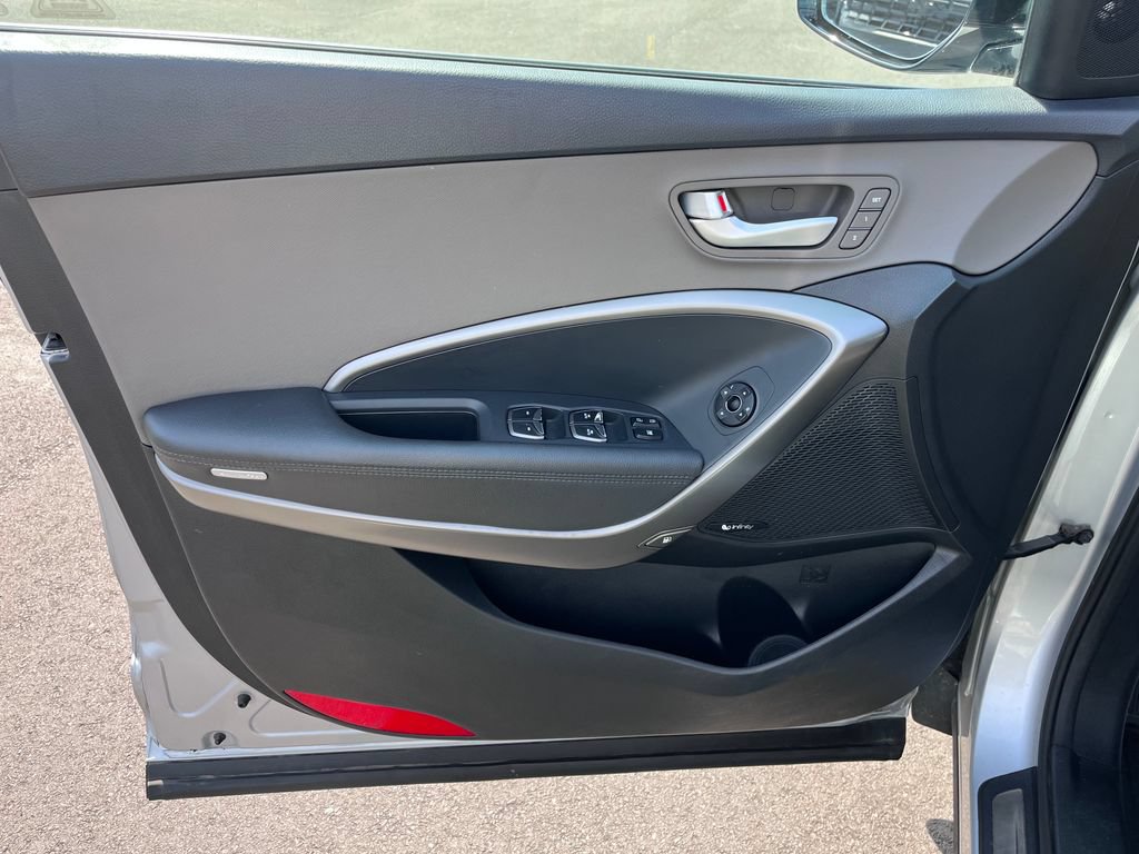 Used 2018 Hyundai Santa Fe AWD image 9