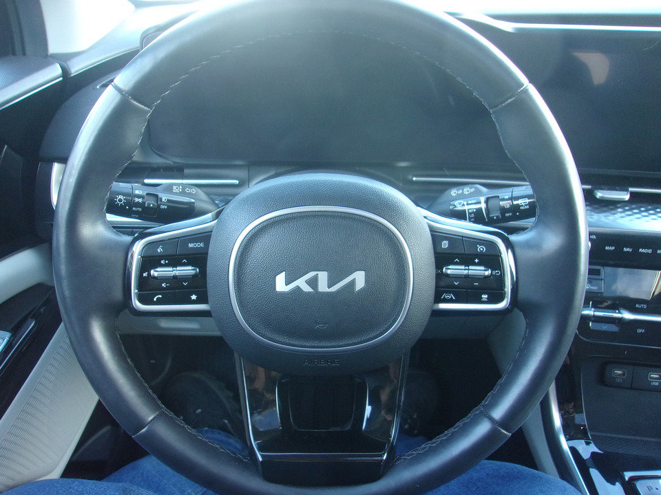 Used 2024 Kia Carnival SX Prestige image 19