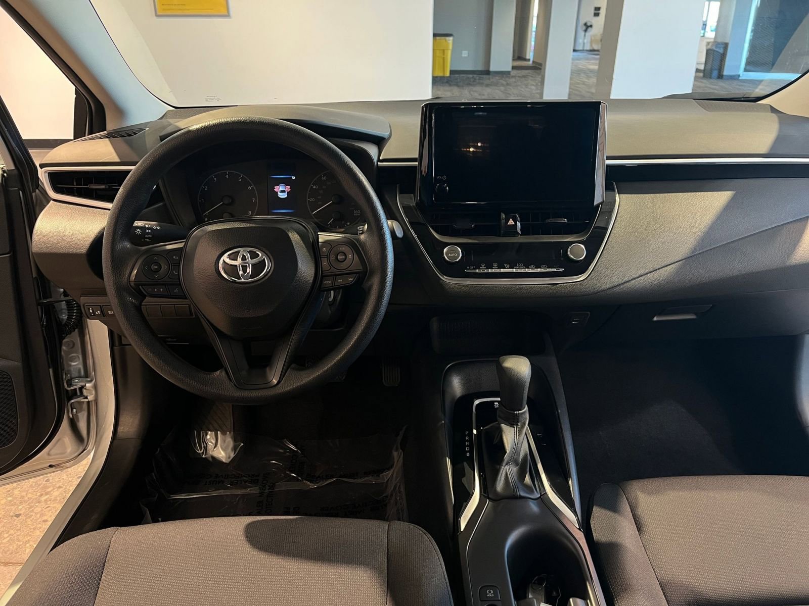 Used 2025 Toyota Corolla LE image 34