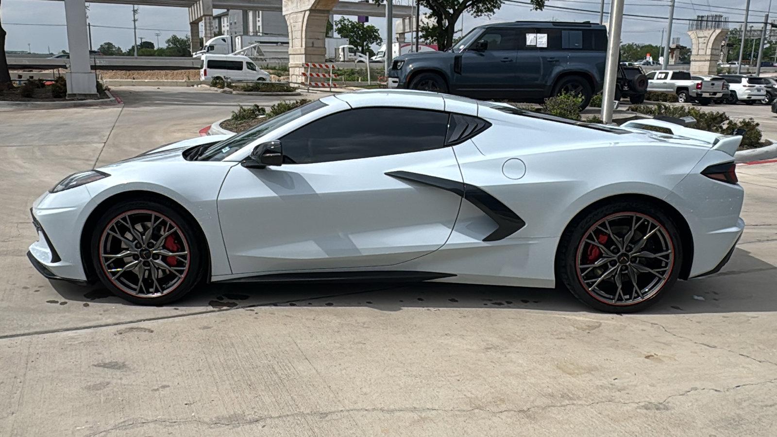 Used 2023 Chevrolet Corvette Stingray Preferred Cpe w/ Z51 Performance Package RWD image 4