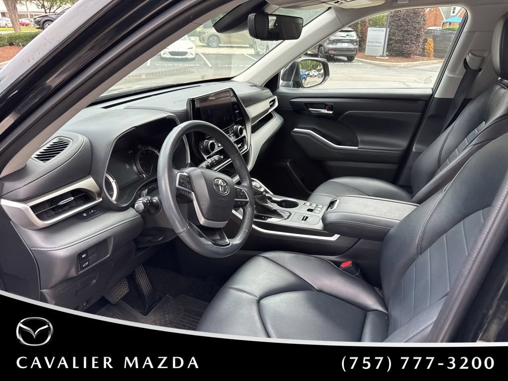 Used 2023 Toyota Highlander XLE AWD/4WD image 10