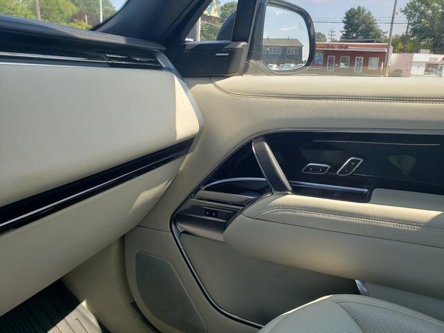 Used 2025 Land Rover Range Rover SE AWD/4WD image 30