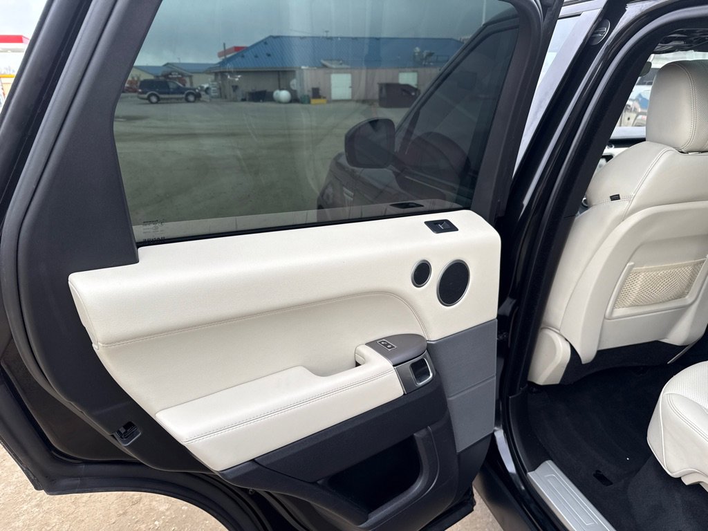Used 2017 Land Rover Range Rover Sport HSE image 12