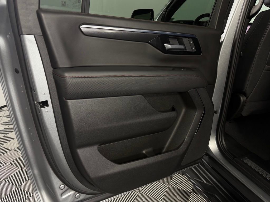 Used 2025 Chevrolet Suburban RST RWD image 26