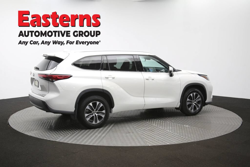 Used 2021 Toyota Highlander XLE AWD/4WD image 44