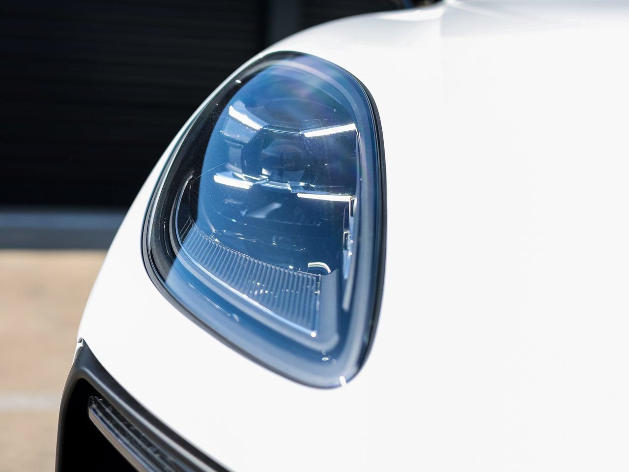 Certified 2026 Porsche Macan Turbo AWD/4WD image 13