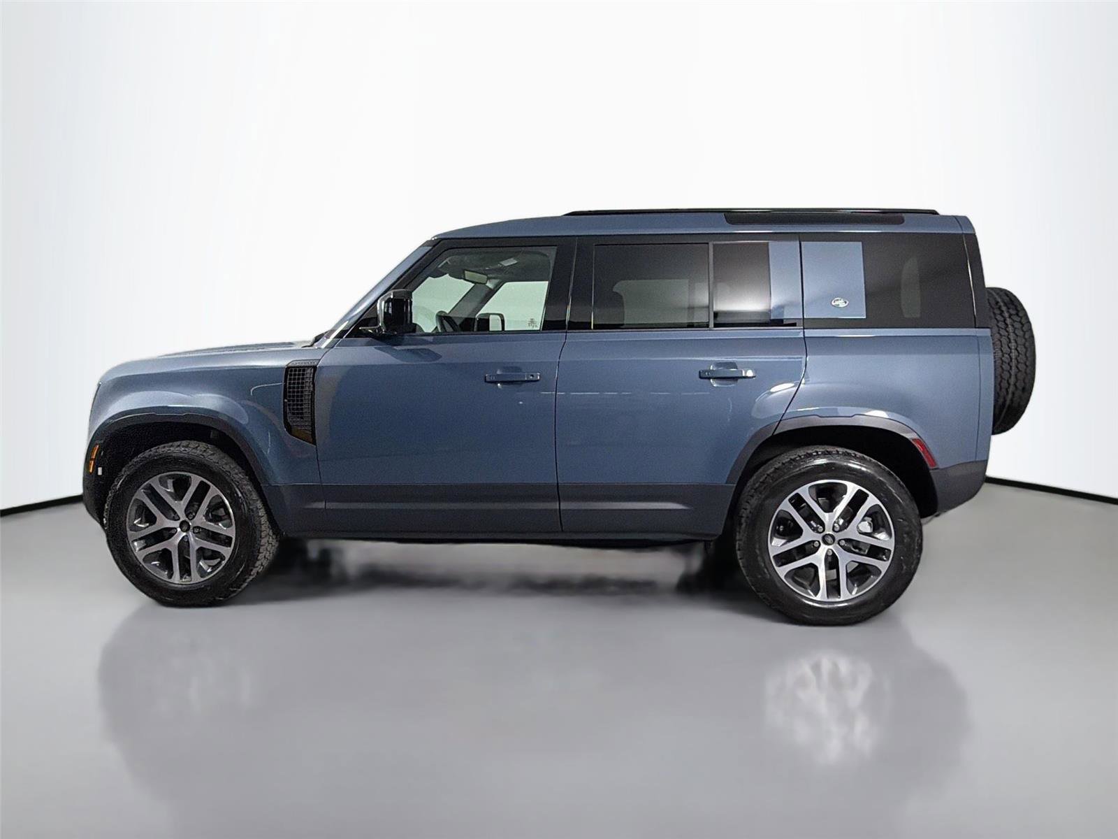 Used 2024 Land Rover Defender 110 S AWD/4WD image 8