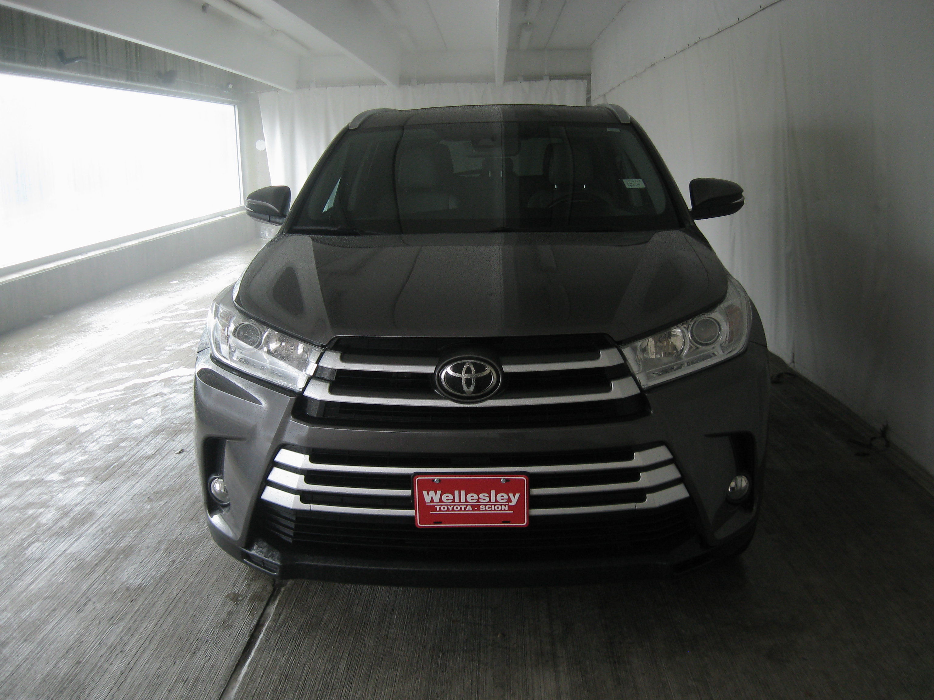 Used 2017 Toyota Highlander XLE image 6