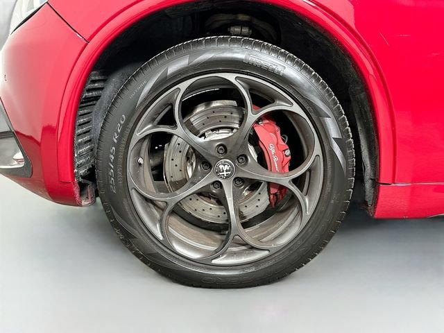 Used 2018 Alfa Romeo Stelvio Quadrifoglio w/ Driver Assist Dynamic Package AWD/4WD image 36