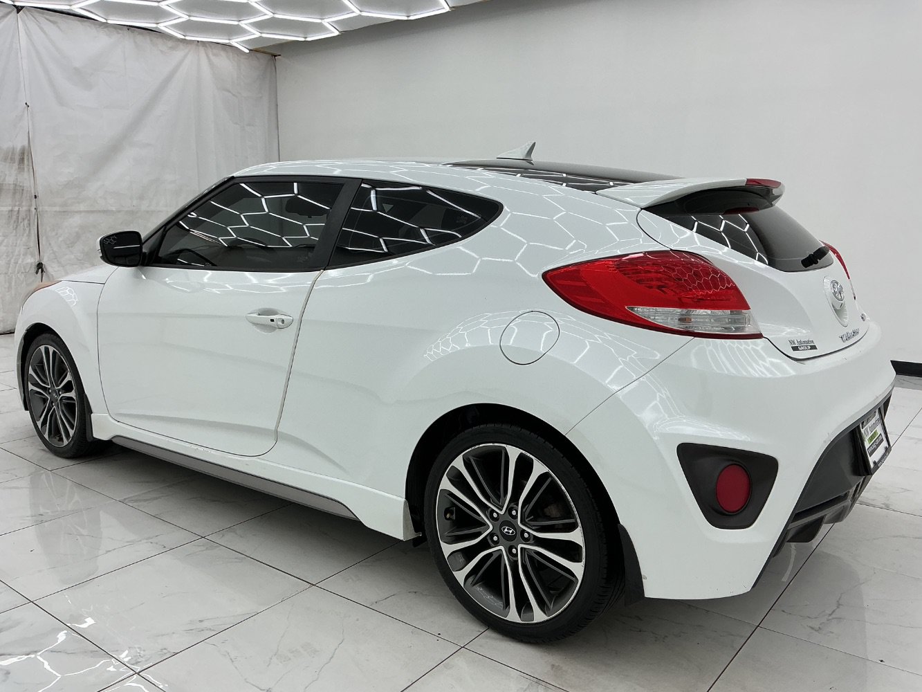 Used 2016 Hyundai Veloster Turbo FWD image 11