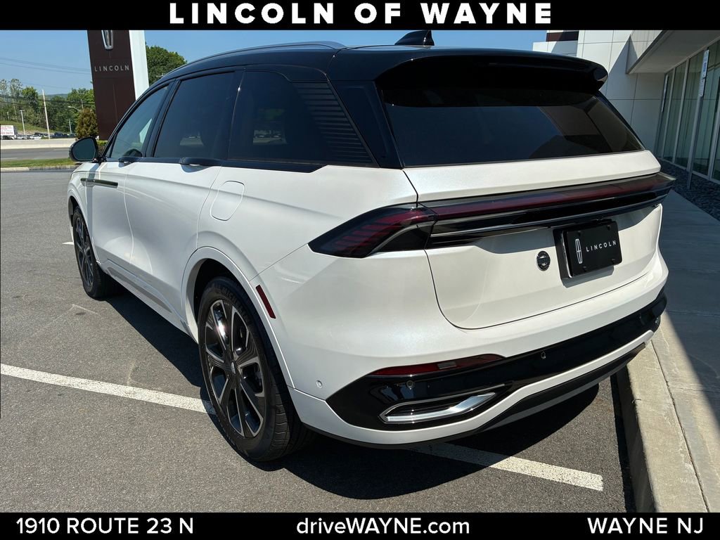 Certified 2024 Lincoln Nautilus Reserve w/ Equipment Group 202A AWD/4WD image 4