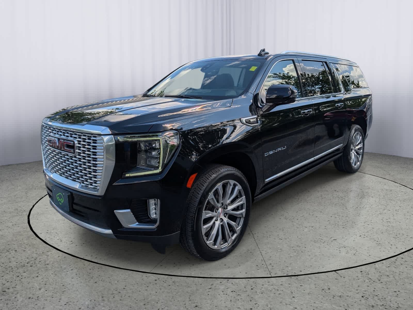 Certified 2022 GMC Yukon XL Denali w/ Denali Premium Package AWD/4WD image 7