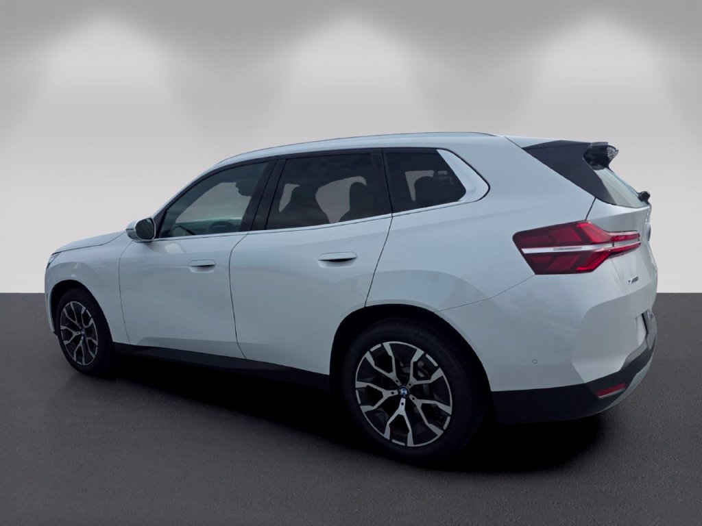 Used 2026 BMW X3 xDrive30i w/ Premium Package AWD/4WD image 5