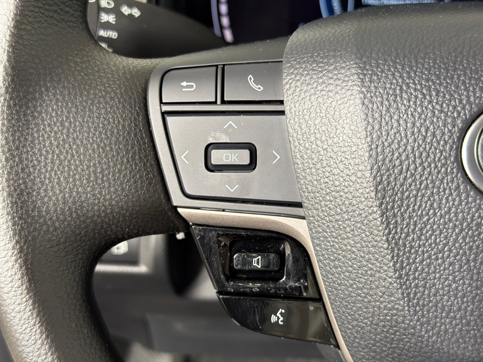 Used 2025 Toyota Camry LE w/ Convenience Package FWD image 24