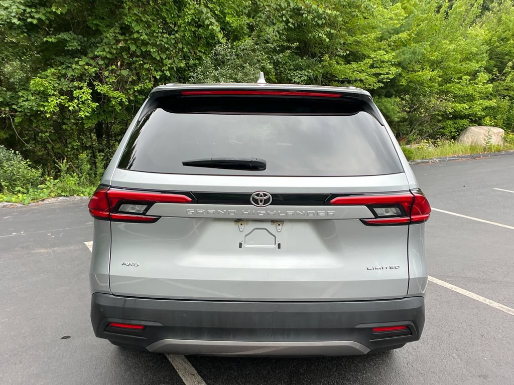 Used 2024 Toyota Grand Highlander AWD image 4
