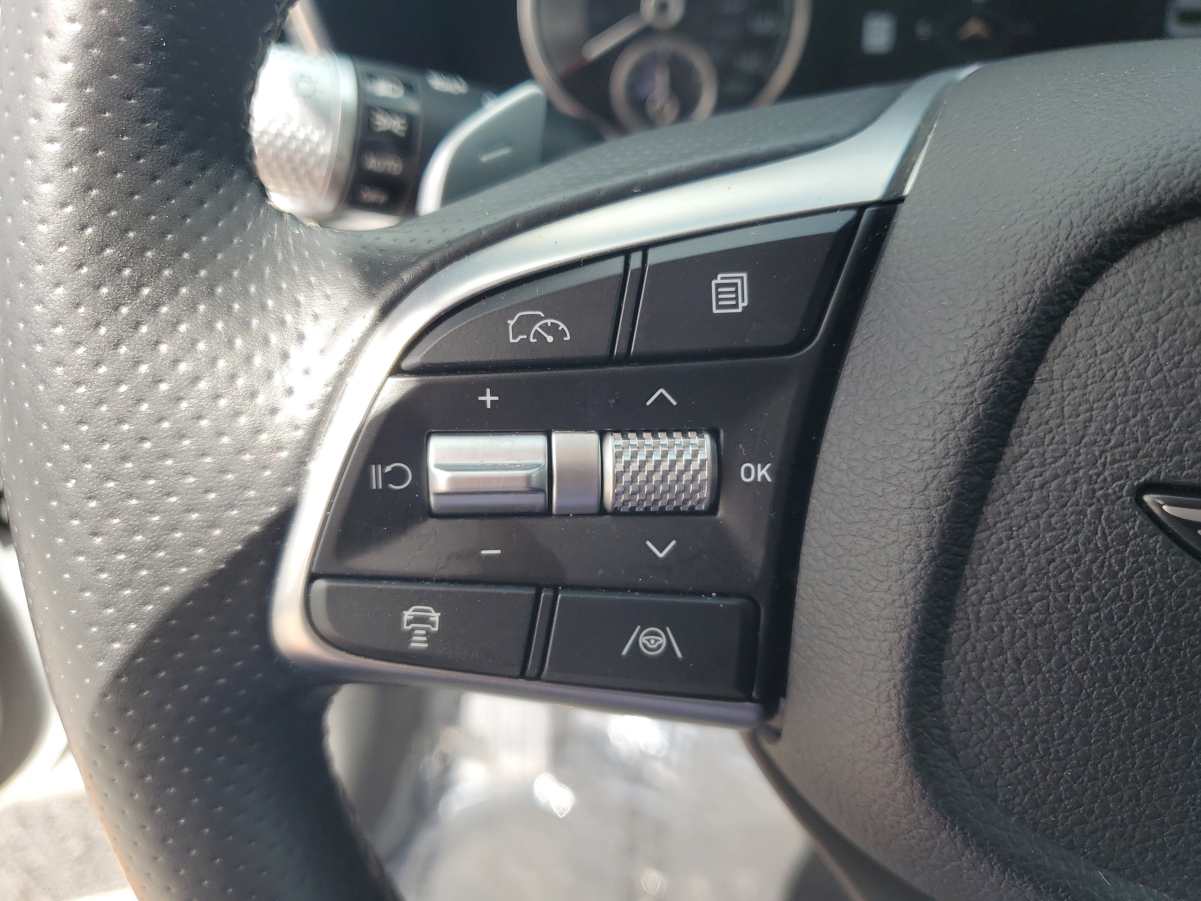 Used 2025 Genesis G70 2.5T image 17