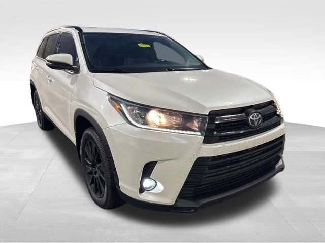 Used 2019 Toyota Highlander SE image 1
