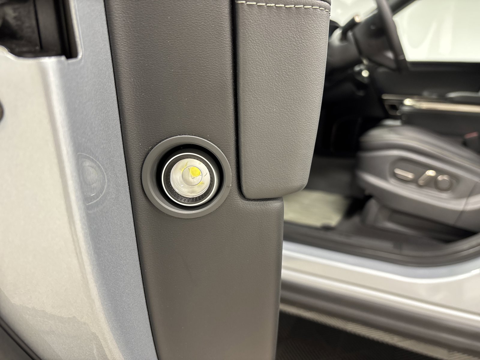Used 2024 Rivian R1T Adventure AWD/4WD image 30