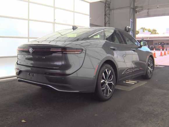 Used 2023 Toyota Crown Limited image 6