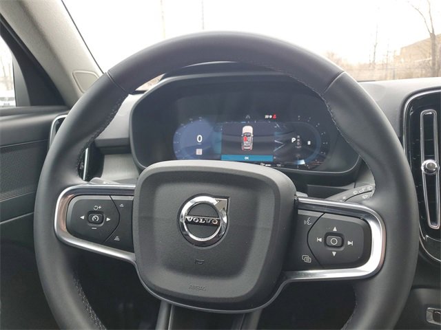 Used 2025 Volvo XC40 B5 Core image 11