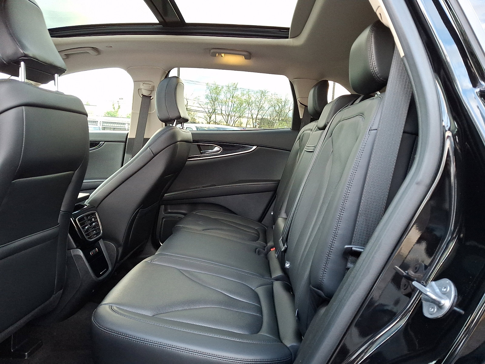 Certified 2023 Lincoln Nautilus Reserve AWD/4WD image 10