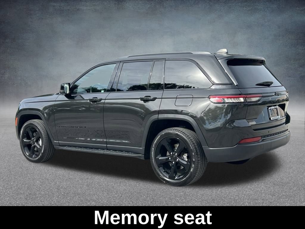 Certified 2024 Jeep Grand Cherokee Limited w/ Black Appearance Package image 9