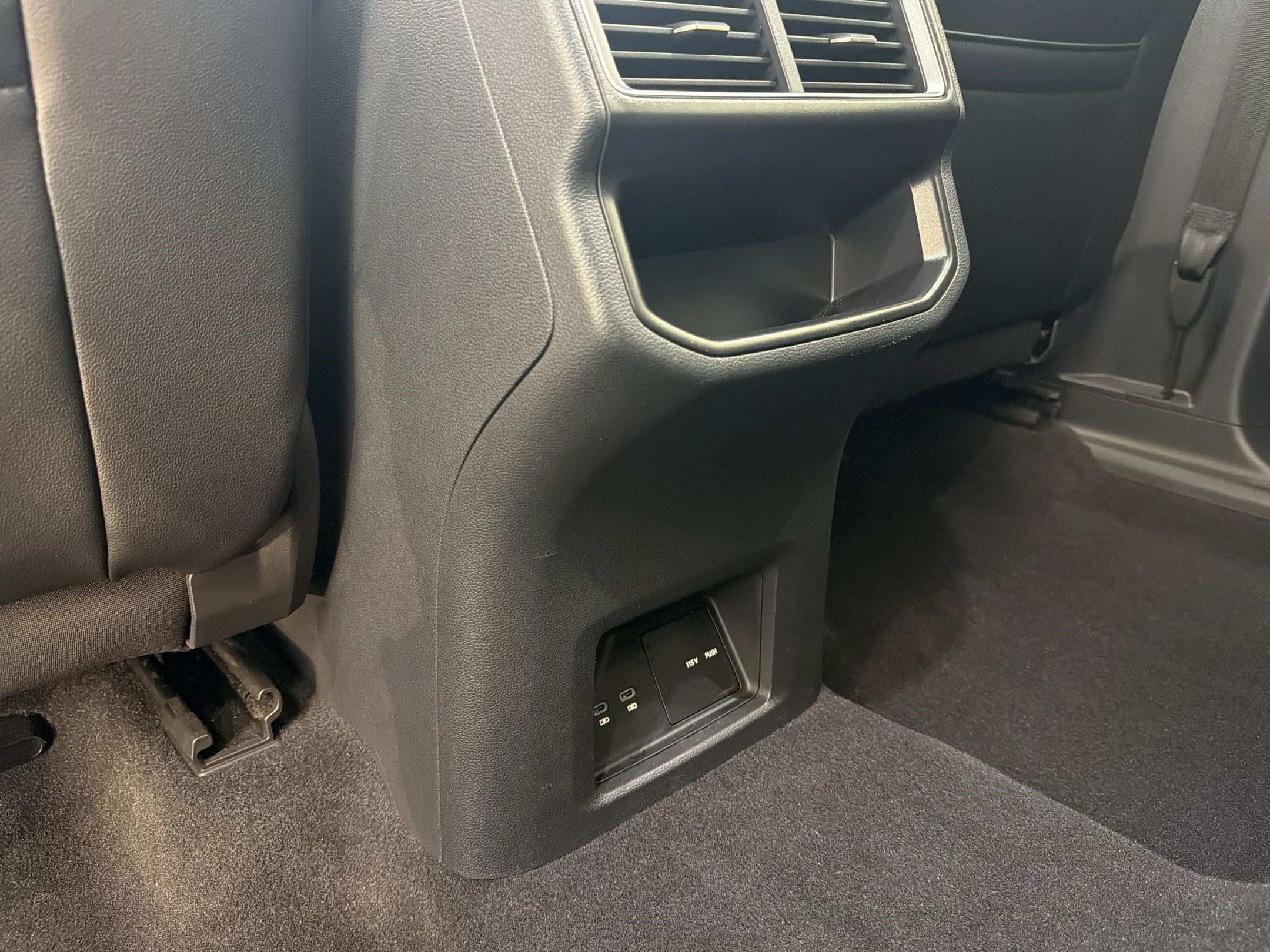 Used 2024 Volkswagen Atlas Cross Sport SE FWD image 27