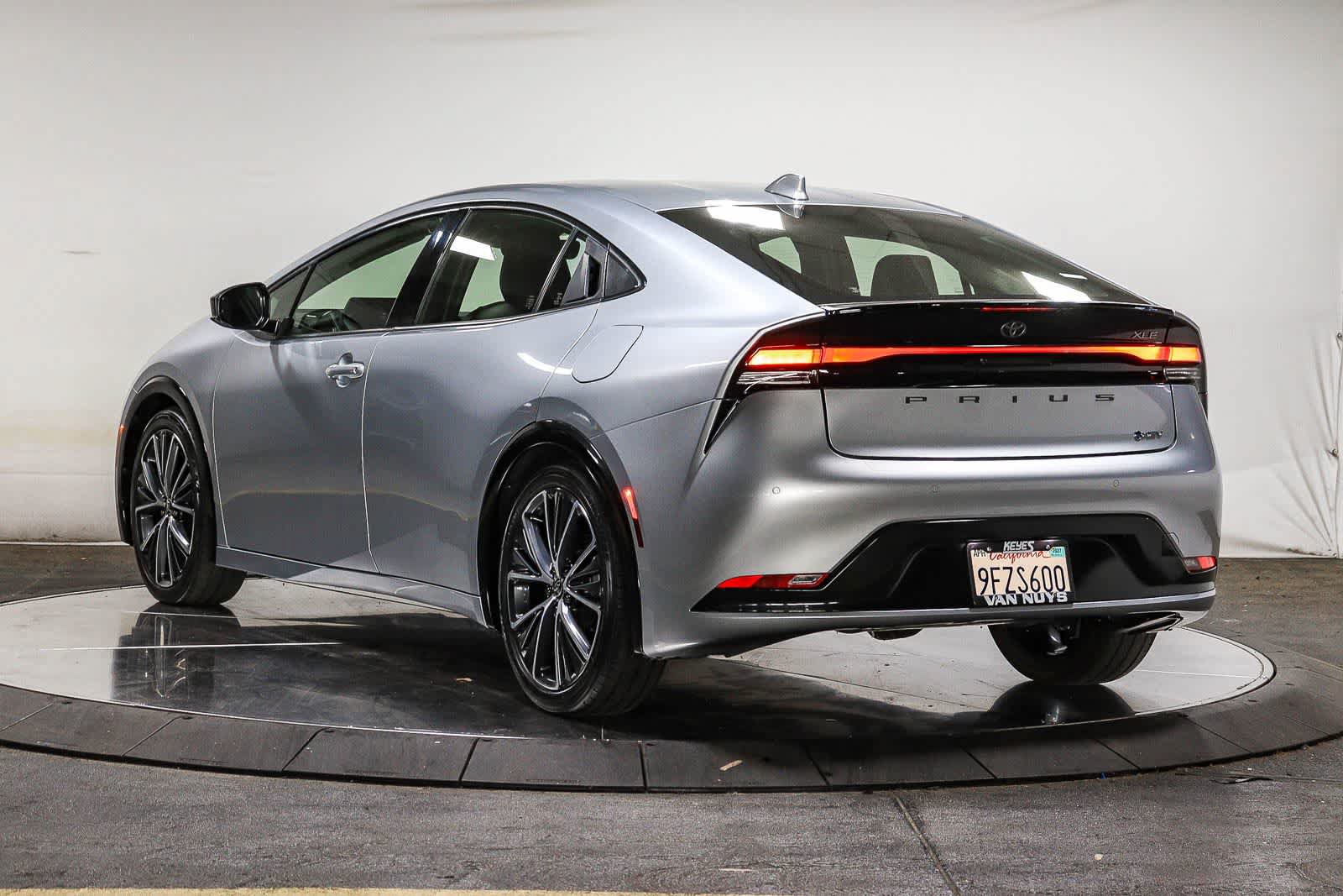 Certified 2023 Toyota Prius XLE FWD image 3
