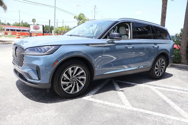 New 2026 Lincoln Aviator AWD image 3